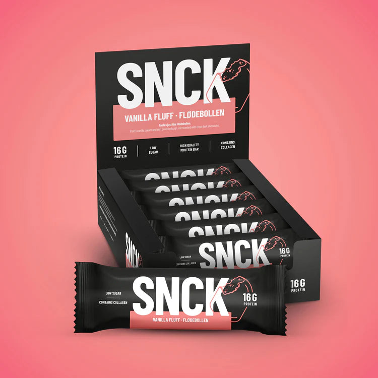 SNCK Protein Bar display box featuring Vanilla Fluff Flødebolle flavor, offering 16g protein, low sugar, high-quality protein, and collagen, designed to taste like candy.